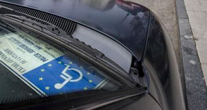 Critican la medida de que conductores del colectivo tengan que identificar su coche