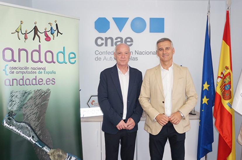  Foto de archivo de una consulta con un paciente con la pierna amputada. (EFE/Nacho Gallego)